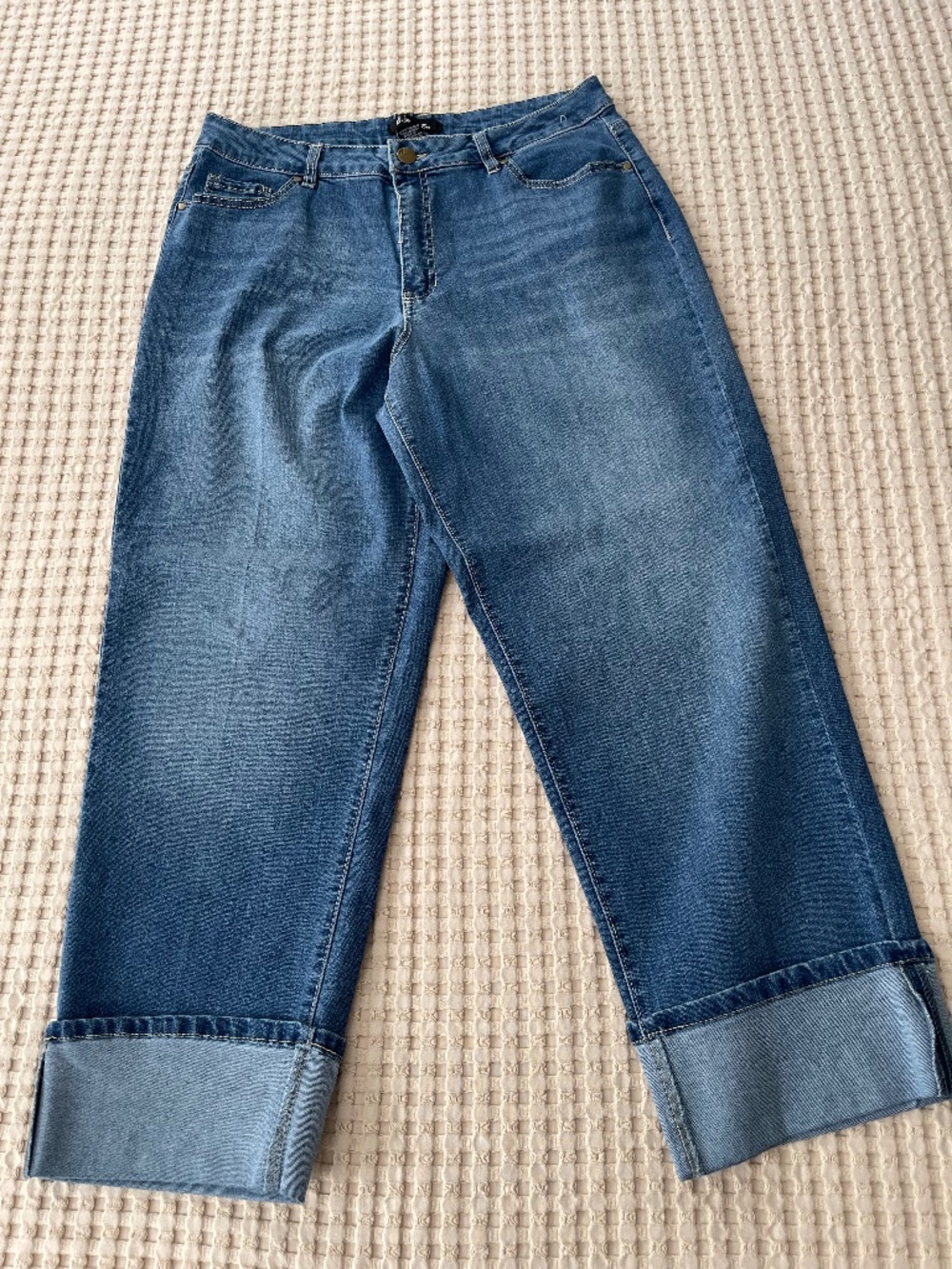 D Jeans Women's Size 12 Cropped Jeans Wide Cuff Medium Wash
